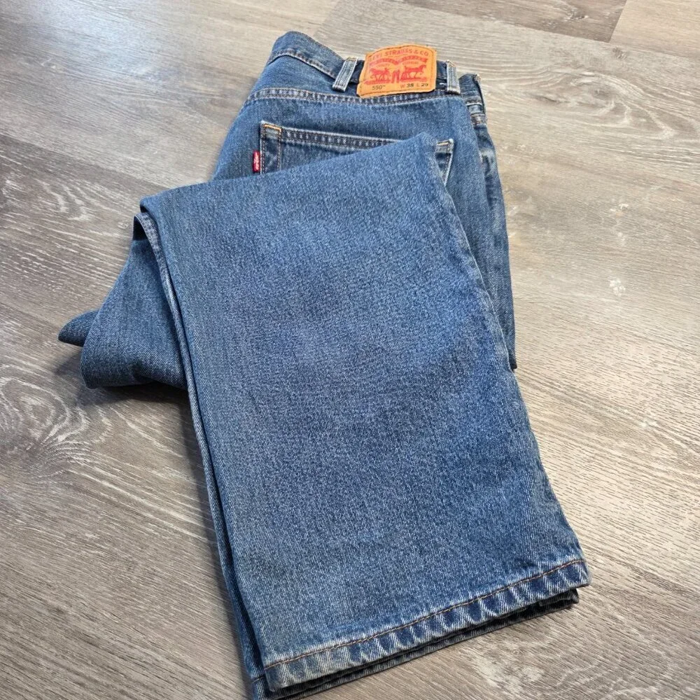 Men’s Levi’s 550 Relaxed Fit Jeans – Medium Wash – Size W38 L29